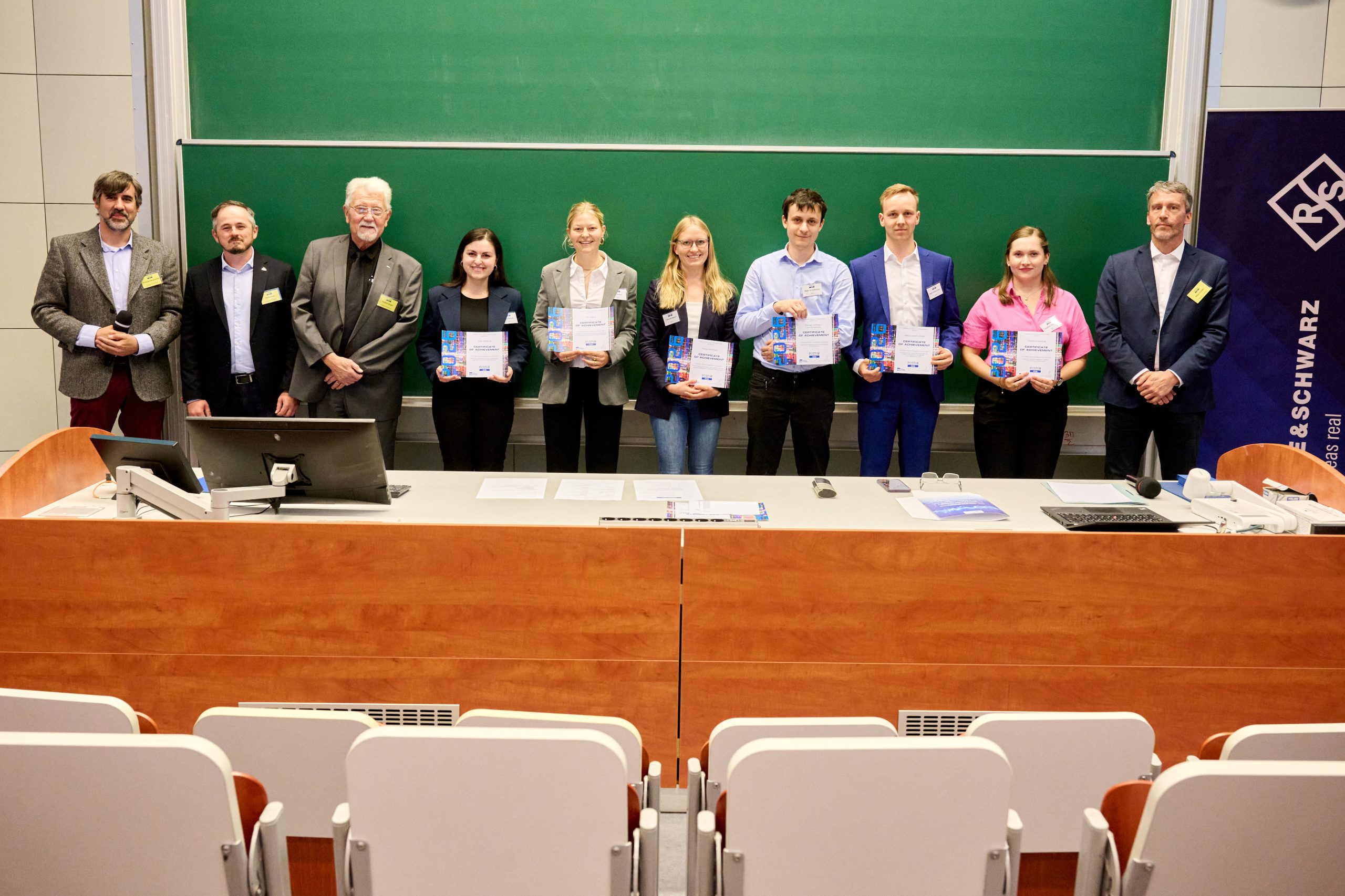 Naši študenti zažiarili na medzinárodnej konferencii POSTER 2026 v Prahe